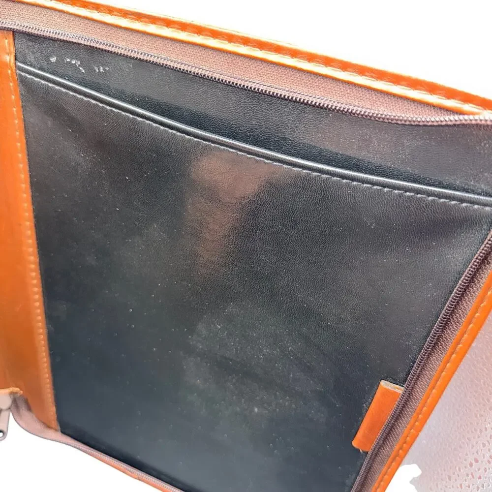 LeVenger Well Read Life Brown Leather Zip Portfolio Padfolio Organizer